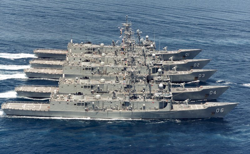 HMAS «Канберра» авианосец