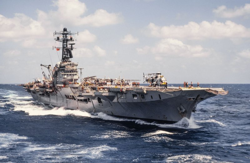 Авианосец HMAS Melbourne