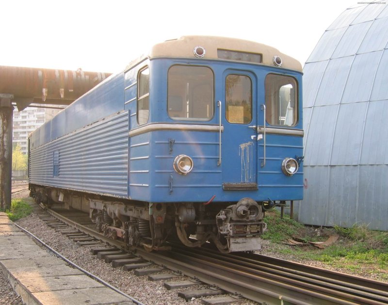 Контактно-аккумуляторный электровоз л 81-711