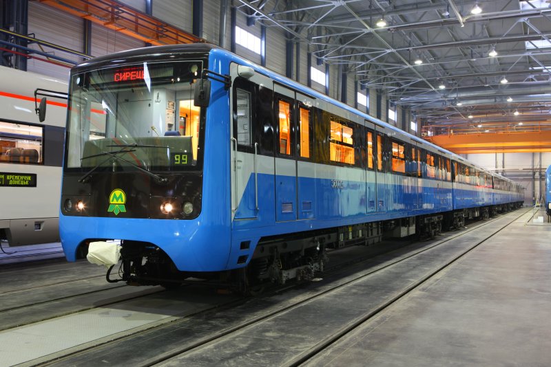 Киевское метро Крюковский поезда