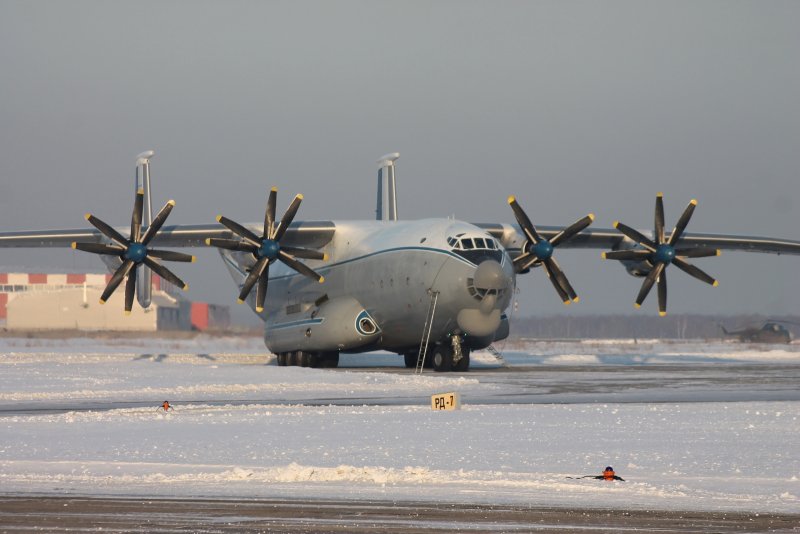 Транспортный самолет АН 22 Антей
