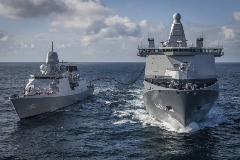 А 833 Karel Doorman