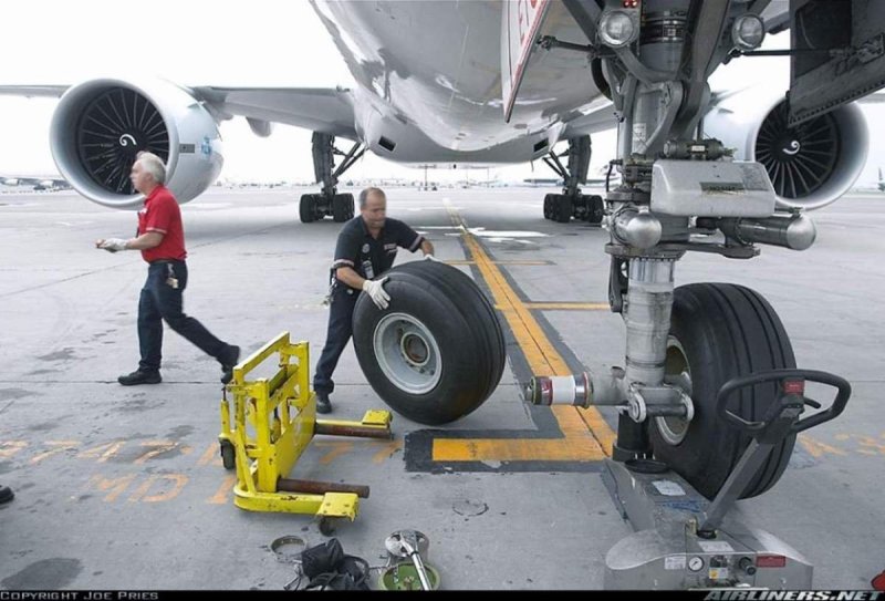 Стойка шасси а380