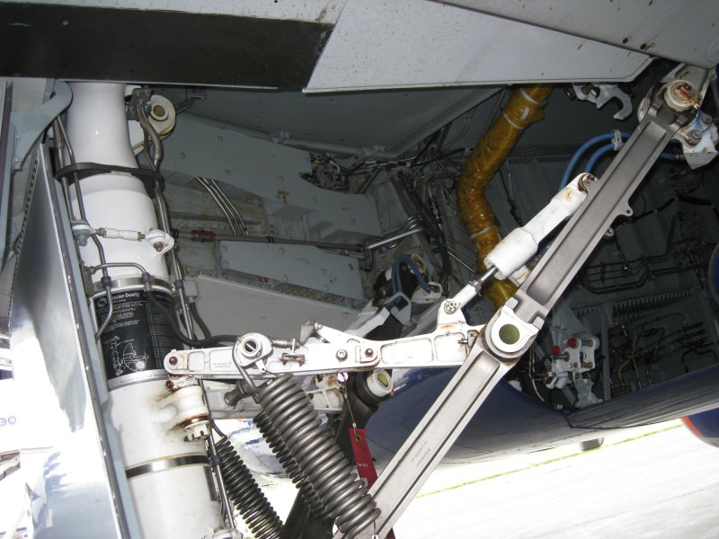 Рычаг выпуска шасси Боинг 737