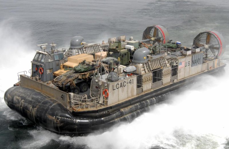 Hovercraft LCAC