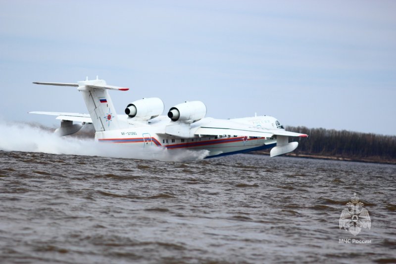 Самолёт-амфибия бе-200 вместимость воды