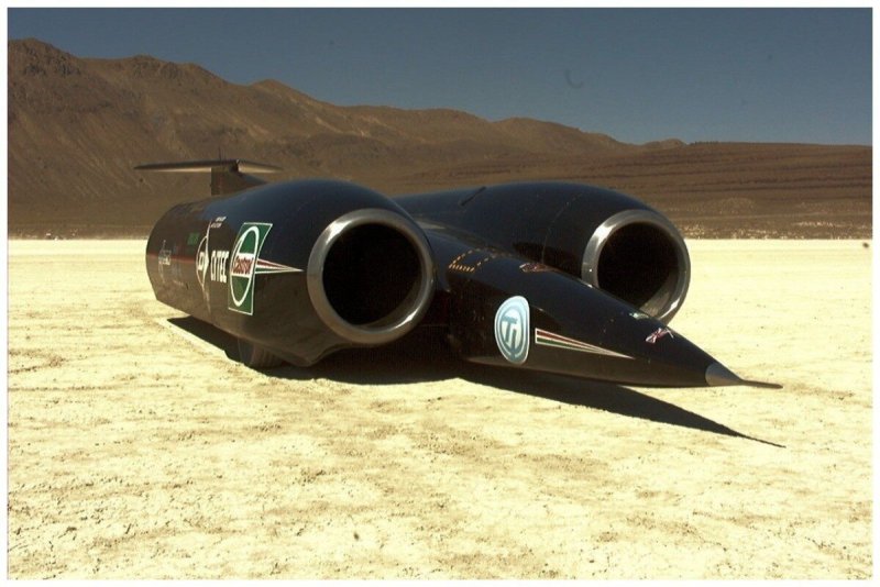Thrust SSC (1228 км/ч ).
