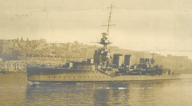 Крейсер HMS Leander