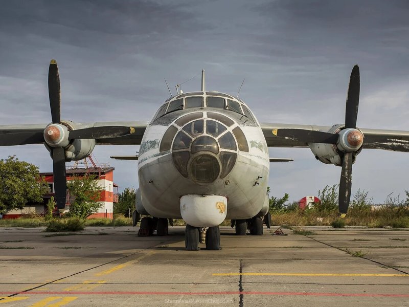 АН-8 самолет
