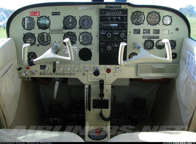 Cessna 172 кабина