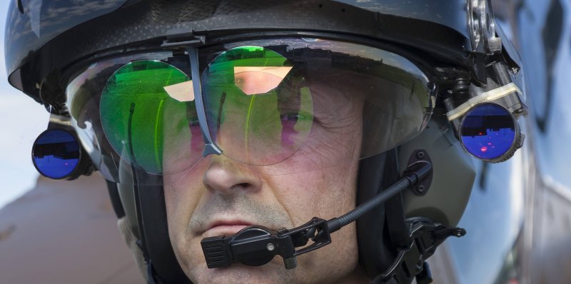 Современный авиационный шлем