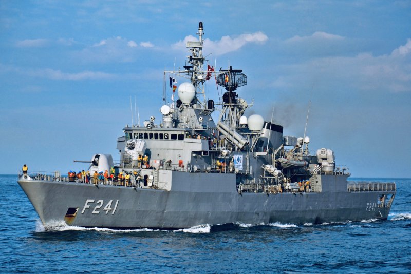 Фрегат TCG F-241 Тургутреис