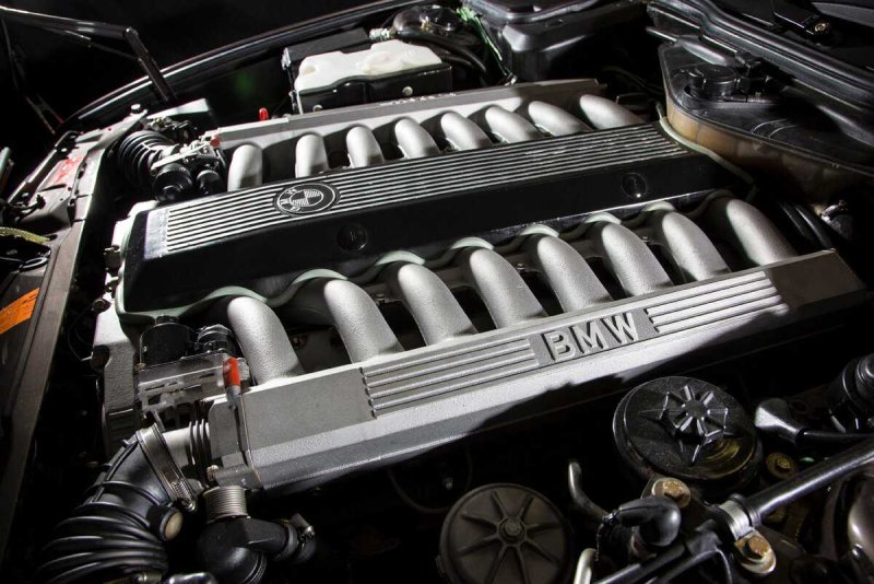 BMW e32 v16
