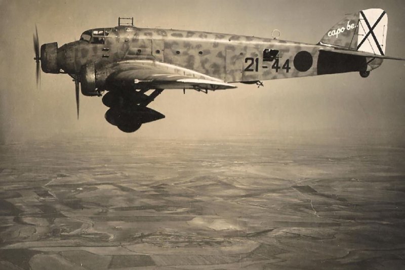 SM 81 самолет