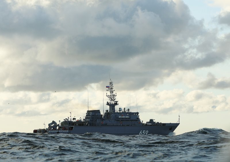 Морской тральщик Петр Ильичев