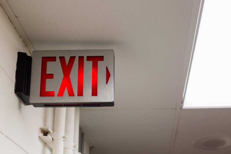 Вывеска exit