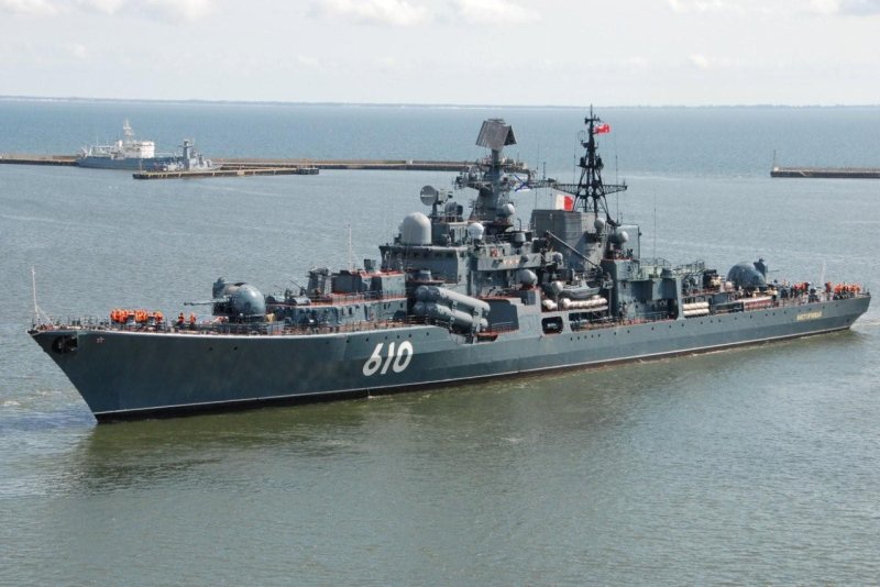 Эсминец настойчивый 610