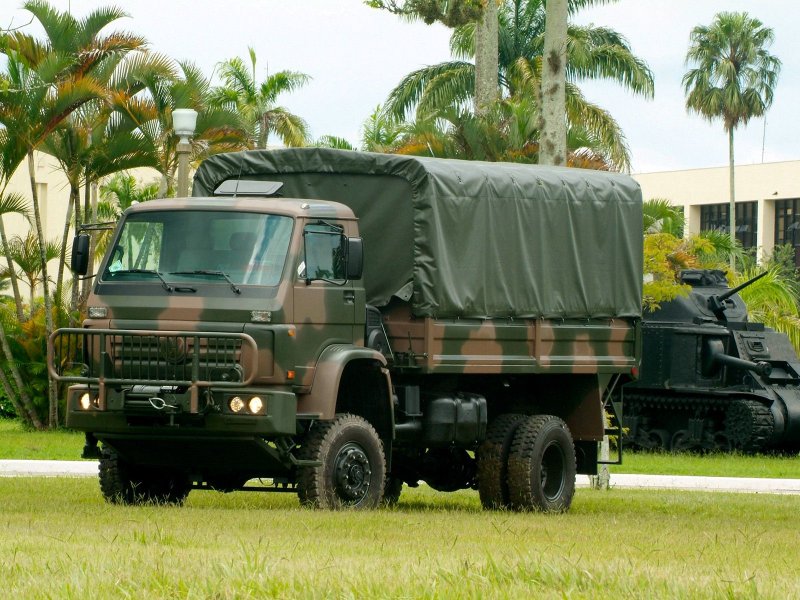 Армейский грузовик Iveco m250