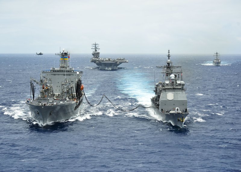 Военный корабль в море