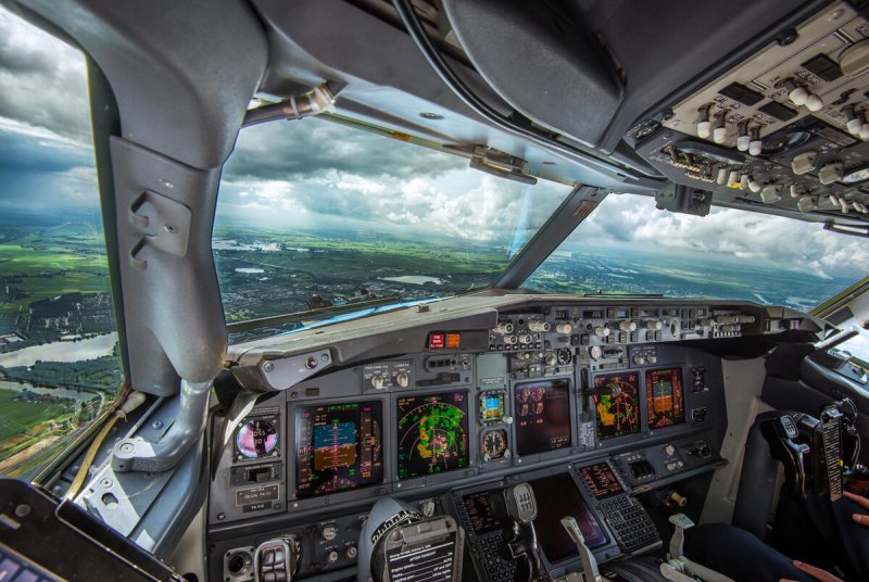 Кабина Боинг 737-800