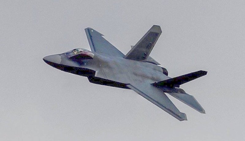 Китайский стелс-истребитель j-31
