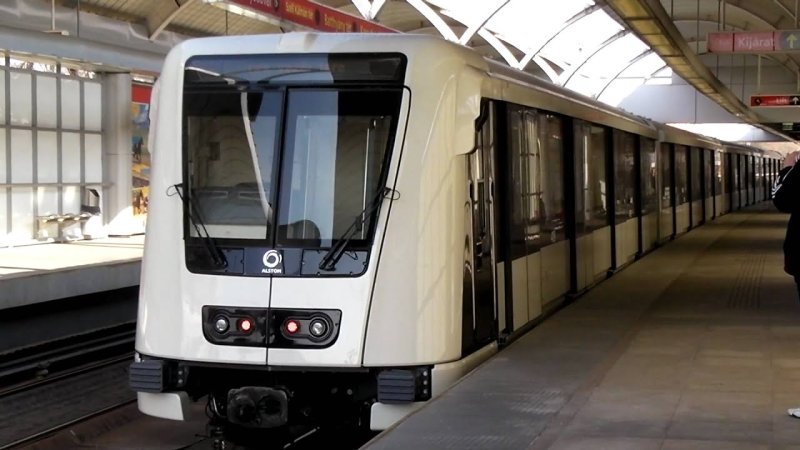 Поезд метро Альстом