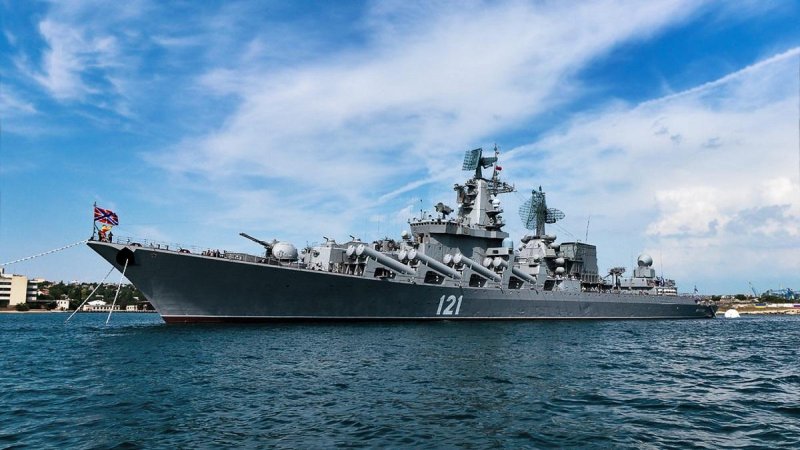 Флагман Черноморского флота ракетный крейсер Москва