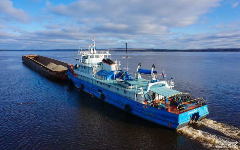 Теплоход толкач от-1500