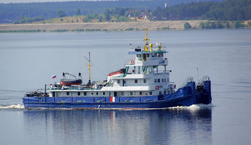 Речной буксир толкач Амур