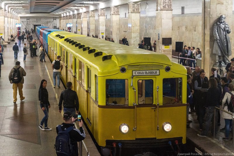 Первые вагоны Московского метрополитена