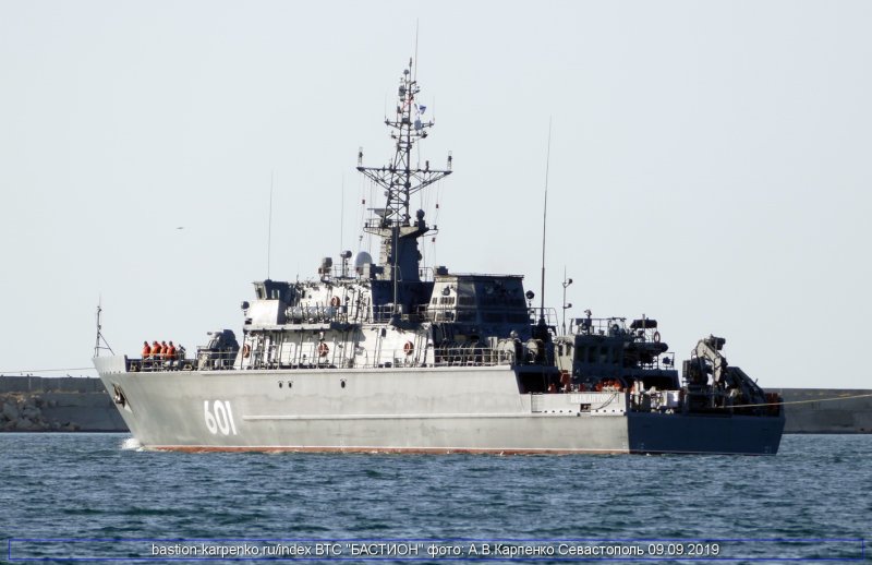 Тральщик подорванный морским дроном в Севастополе