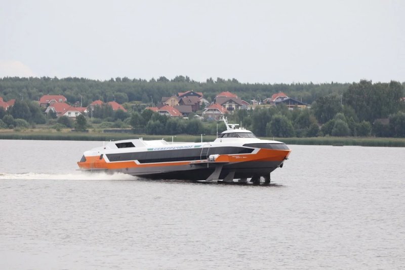 Судно на подводных крыльях Метеор 120р