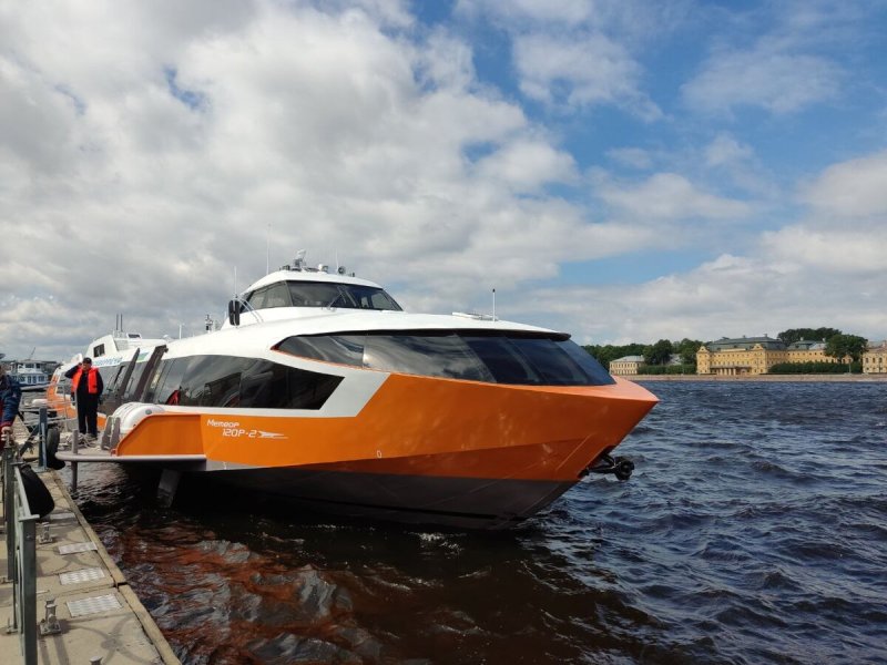 Метеор 120р катер
