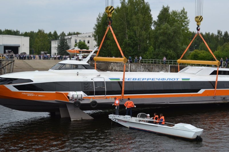 Судно на подводных крыльях Метеор 120р