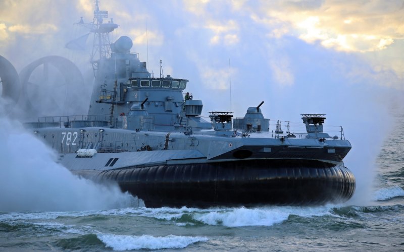 Десантный корабль на воздушной подушке ЗУБР