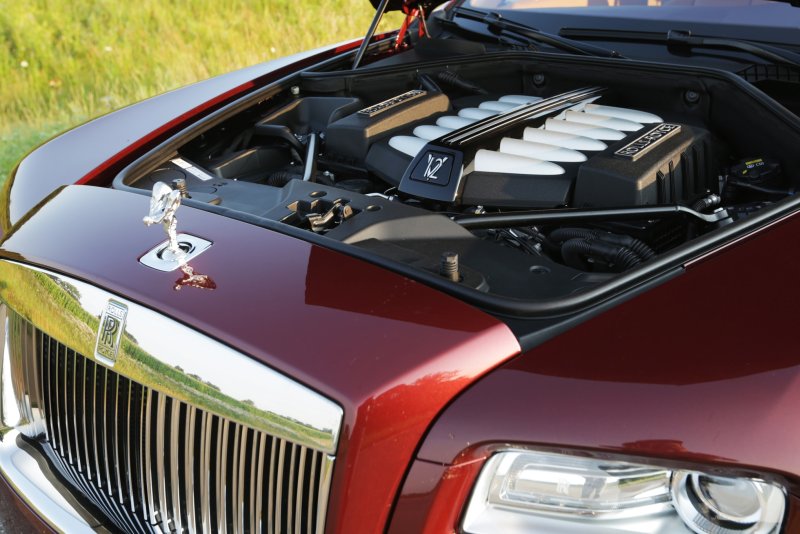 Капот Rolls Royce Wraith 2014
