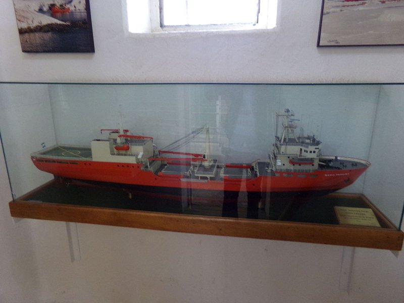 Аргентинский ледокол Ara General San Martín (q-4)