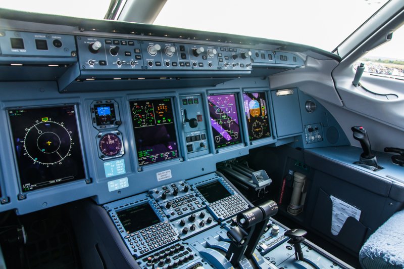SSJ 100 кабина