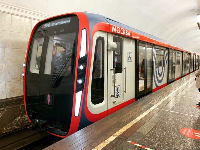 Метро поезд Москва 2021