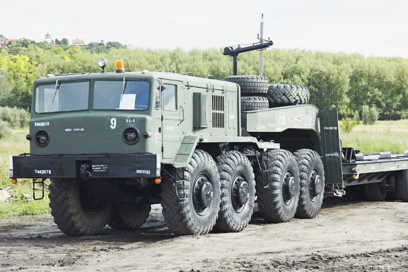 МАЗ 8х8 тягач военный