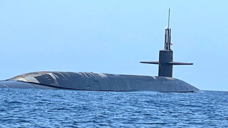 Подлодка США В море