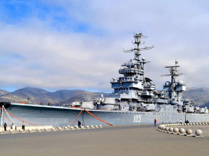 Корабль Михаил Кутузов в Новороссийске