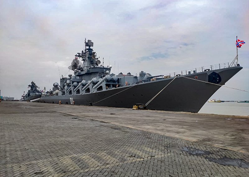 Крейсер Варяг флагман Тихоокеанского флота