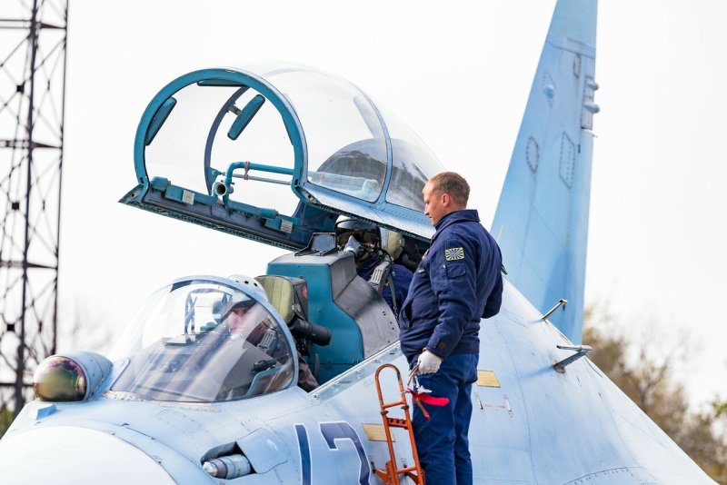 Пилот Су 35