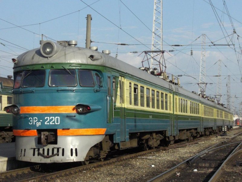 Электричка эр9п 220