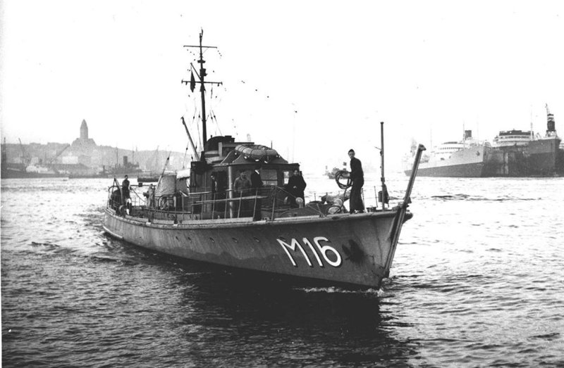 Морской тральщик параван