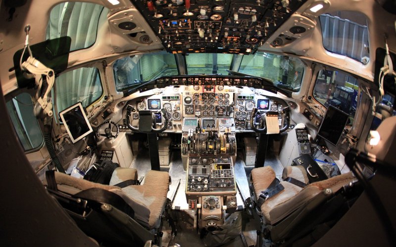 Boeing 787 кабина пилотов