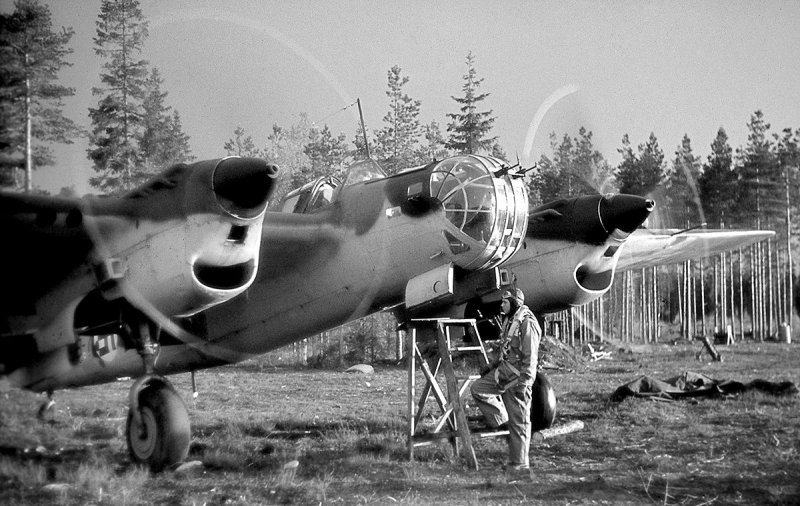 Скоростной бомбардировщик сб-2м-103