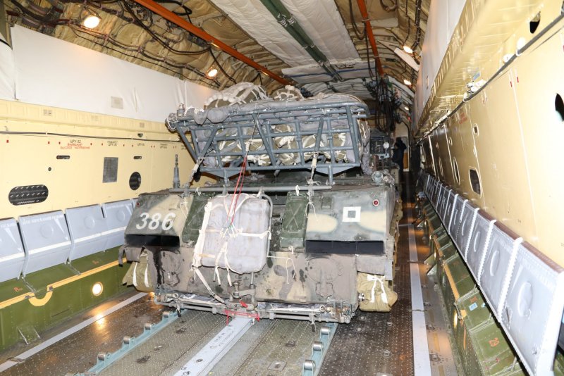 Ил-76 грузовой отсек