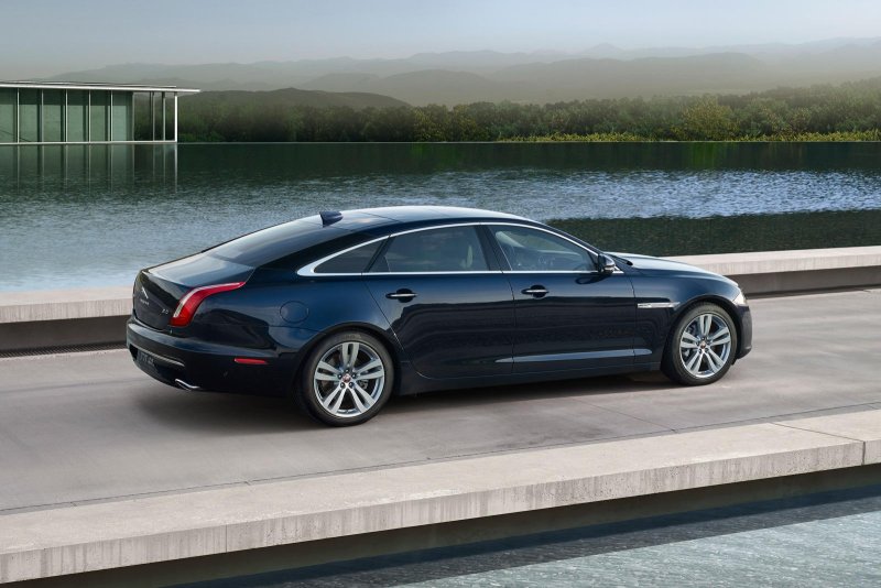 Ягуар седан XJ